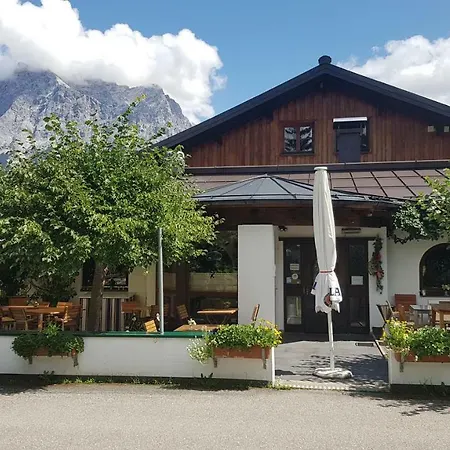 Happy Camp Hofherr Gasthof 2*