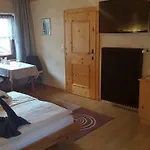 霍福赫快乐营地酒店